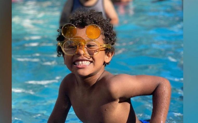 ¡Un héroe real! Niño de 7 años salvó a menor de 3 de morir ahogado en piscina