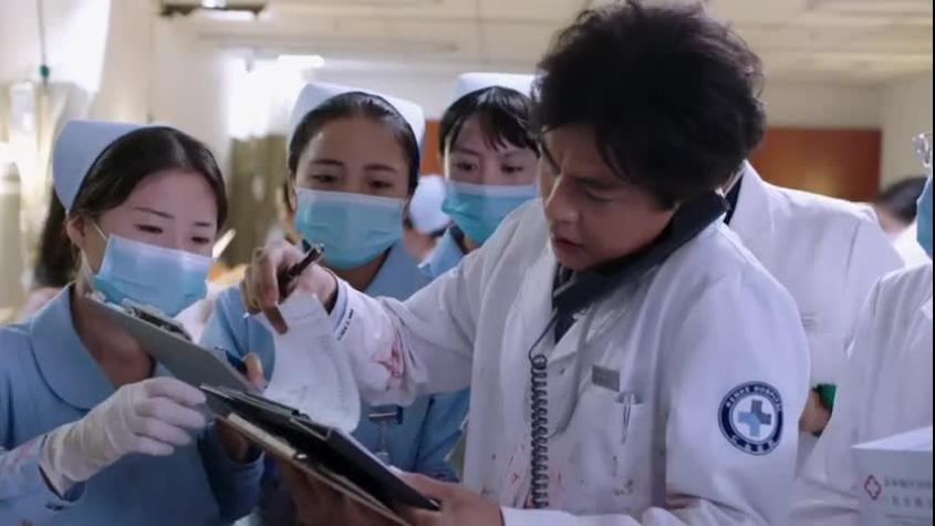 Cirujanos / Capítulo 26 / Dr. Chen colapsa en emergencias 