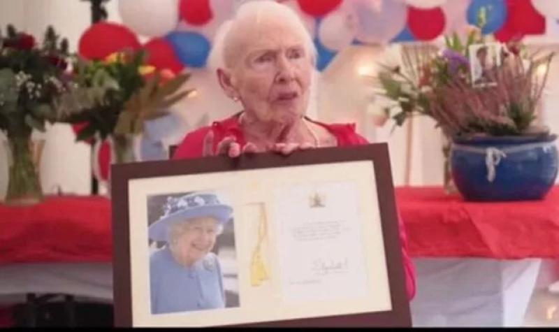Increíble: Mujer de 100 años recibió carta de la reina Isabel II un día después de su muerte