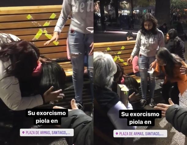 "Su exorcismo piola": Viralizan inquietante "ritual" en Plaza de Armas de Santiago