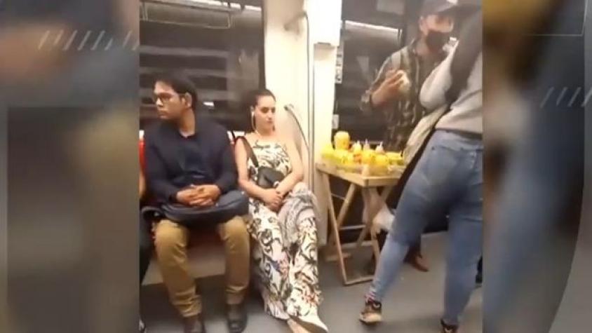 Con mesa incluida: Captan venta de comida al interior de vagón del Metro  
