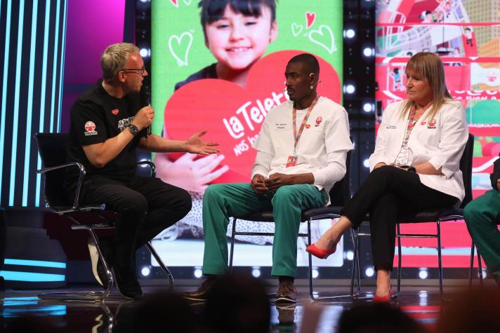 Ortesista de Teletón emocionó con su historia: no ve a su familia hace más de 4 años