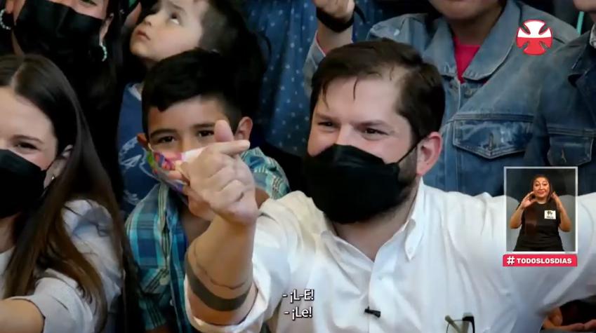 La distendida conversación del Presidente Gabriel Boric con jóvenes de Teletón 2022