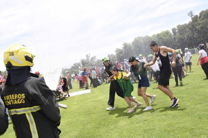 Teletón vive el verano con música y entretenidas actividades para niños y niñas de los institutos