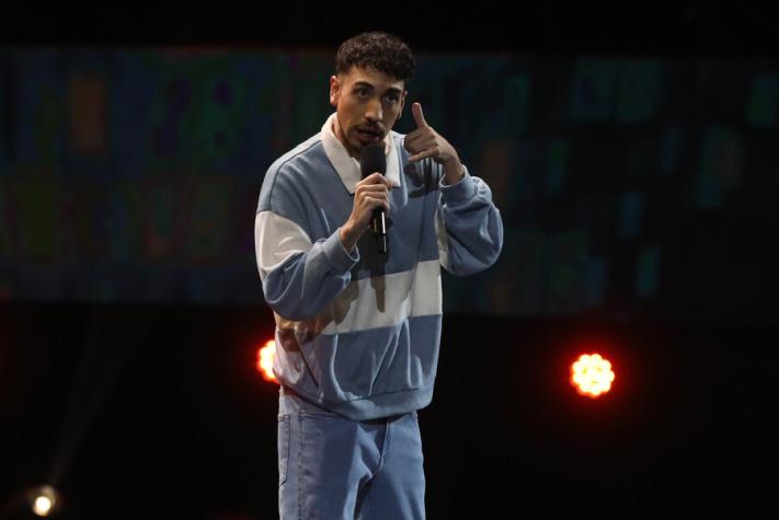 "Voy a proceder a comprar pan": La broma de Diego Urrutia a periodistas y carabineros en Viña 2023