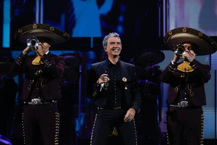 Anuncian cambios para polémica canción 'Mátalas' interpretada por Alejandro Fernández 