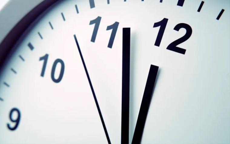 Doctor hace fuerte llamado para suspender cambio de hora: “No todas las personas lo sobrellevan bien”