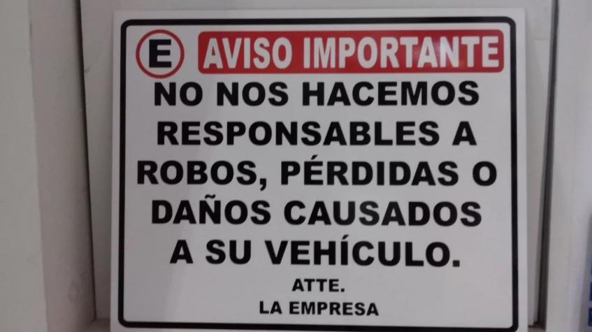 ¿Son válidos los carteles que eximen de responsabilidad a la tienda ante robos en estacionamientos?