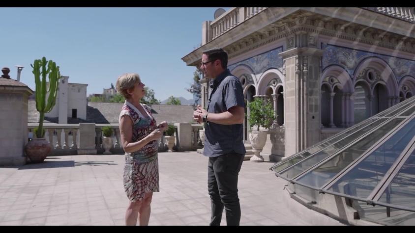 Evelyn Matthei: El Municipio y su pasión por el piano y las plantas 