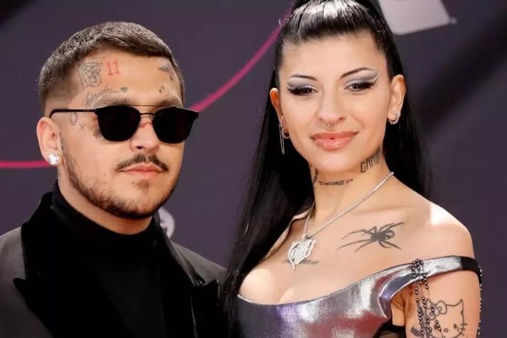 Fanática se tatuó silueta de Cazzu embarazada: cantante respondió