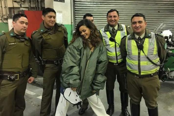 Esta es la mítica foto de Rihanna con Carabineros 