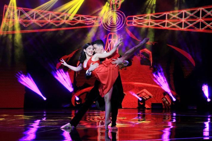 Tati Fernández y Diego Espinoza bailaron como enamorados con canción de Moulin Rouge 