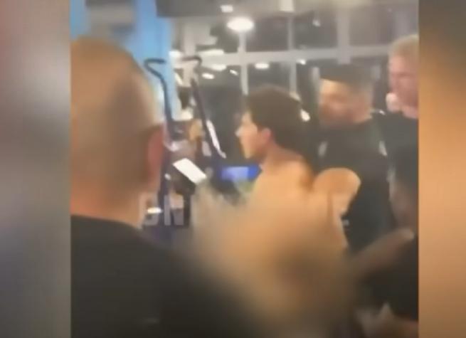 Hombre se desnudó en un gimnasio en Miami y luego atacó a transeúntes