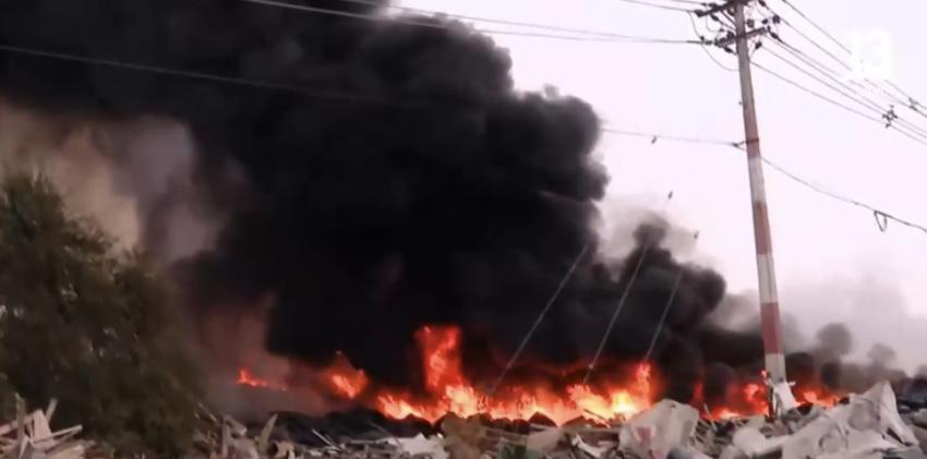 Intenso incendio en cercanías del Aeropuerto de Santiago en Pudahuel