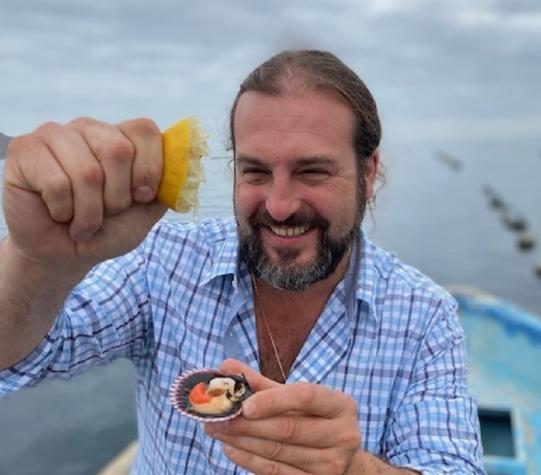Viajes y cocina: Este sábado se estrena "De Cuchara", liderado por el chef Mikel Zulueta