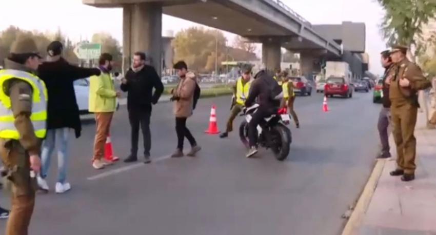 Peligrosa situación tras fiscalización a motorista que habría intentado escapar