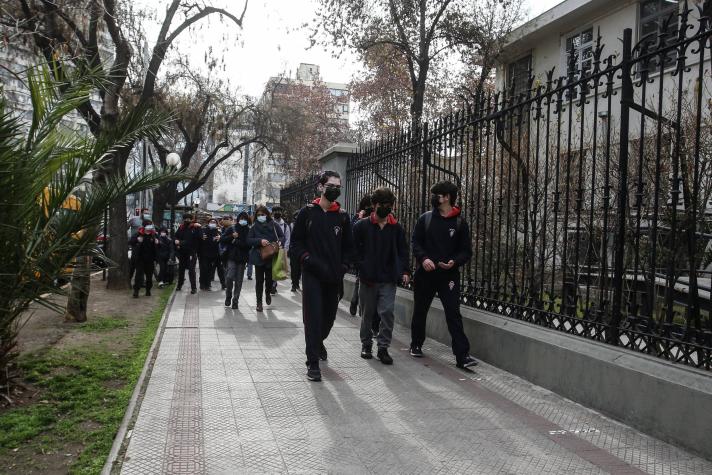 Ministerio de Educación se refiere a la posibilidad de adelantar vacaciones de invierno