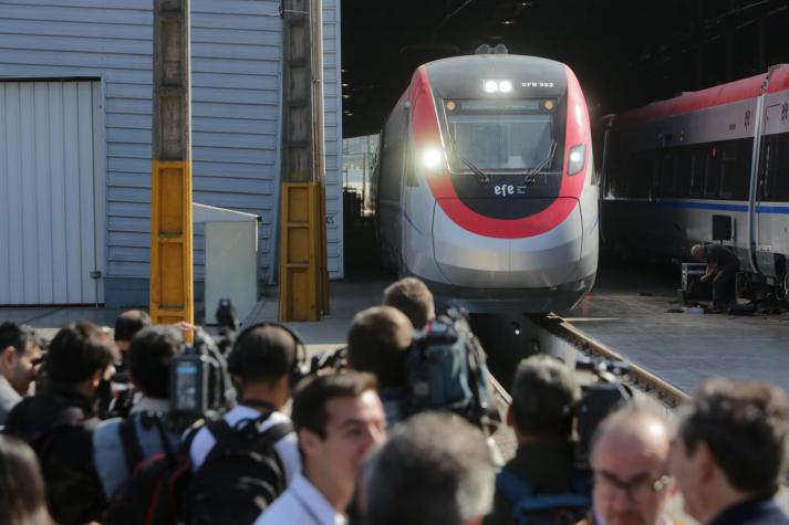 Presidente Boric confirmó "estudios de prefactibilidad" para tren rápido entre Santiago y Concepción