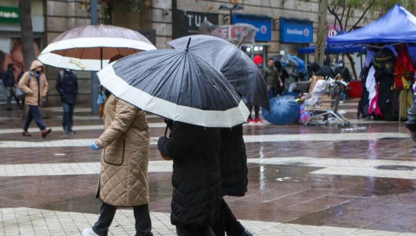 Michelle Adam responde: ¿Seguirá lloviendo en Santiago?