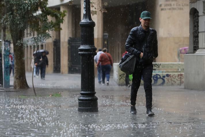 ¿A qué hora llegará el segundo y tercer pulso de lluvia a Santiago?