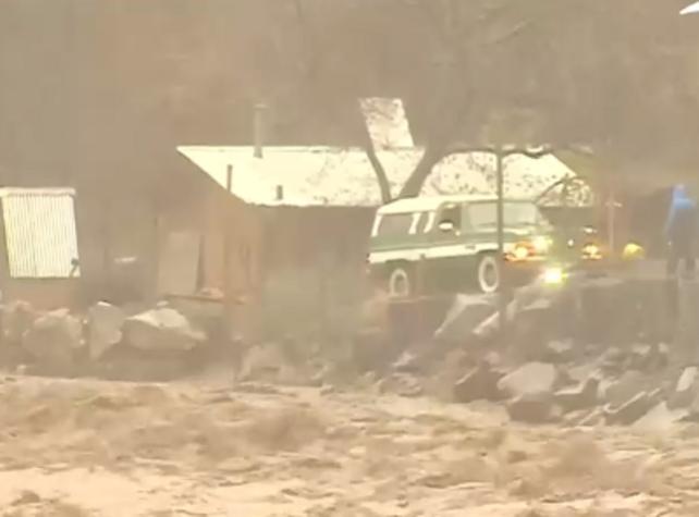 Obligados a evacuar: Vivienda a la orilla del Maipo en riesgo