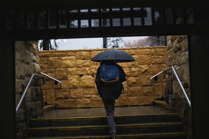 Anuncian suspensión de clases en 12 comunas de la Región Metropolitana para este viernes 23 junio