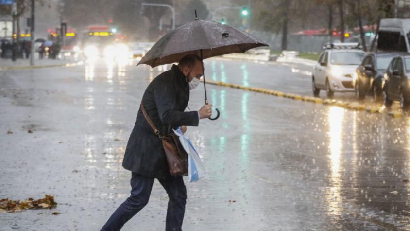 ¿Llegan las lluvias a Santiago? Anuncian posibles precipitaciones en zona centro sur