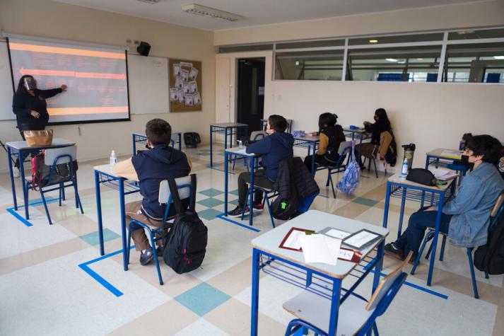 Confirman suspensión de clases en 63 comunas del país por sistema frontal