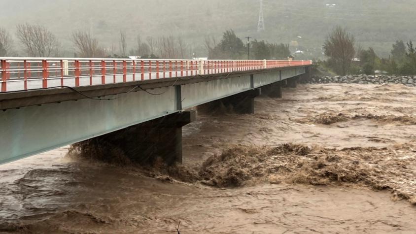 Senapred ordena evacuar dos sectores de Santo Domingo por riesgo de desborde de río Rapel
