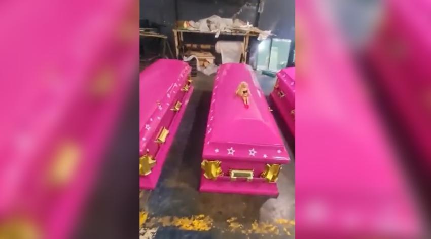 Funeraria se une a la fiebre de Barbie: Ofrecen ataúdes rosados en honor a la película