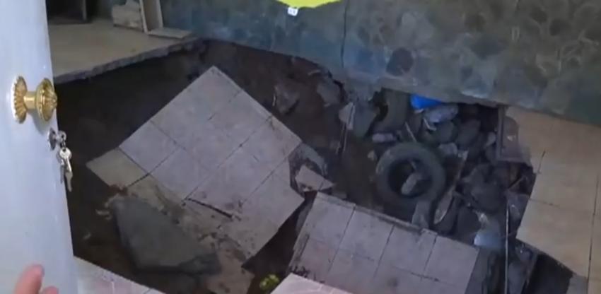 Inmenso socavón apareció al interior de una casa en Coliumo tras las lluvias