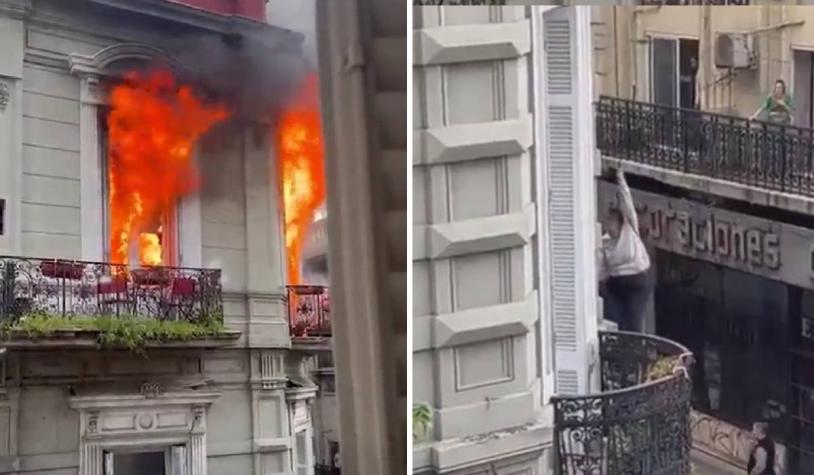 Impactante: mujer se colgó de un cable para salvarse de feroz incendio