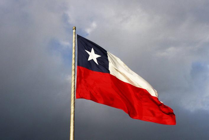 Conozca cómo se debe instalar correctamente la bandera chilena