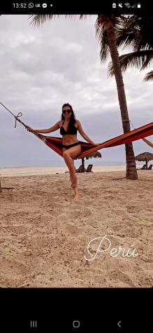 Karla Constant se luce en bikini grabando para Tierra Brava