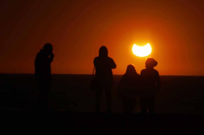 Eclipse solar anular: ¿A qué hora se puede ver en Chile?