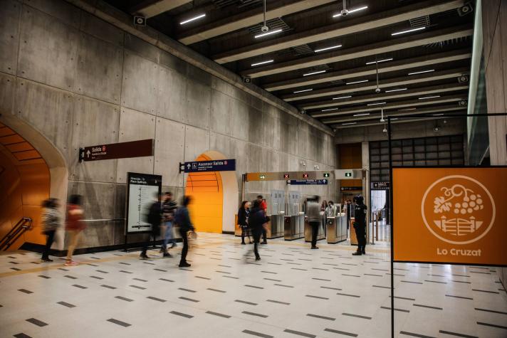 ¿Cómo funcionará el Metro de Santiago durante el feriado del miércoles 1 de noviembre?