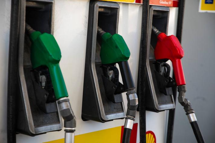 ¿Sube la bencina?: Revisa cuál será la variación en el precio de los combustibles