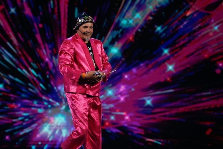 ¡Tremendo paso!: Paul Vásquez posó por primera vez con su uniforme de Técnico en Enfermería