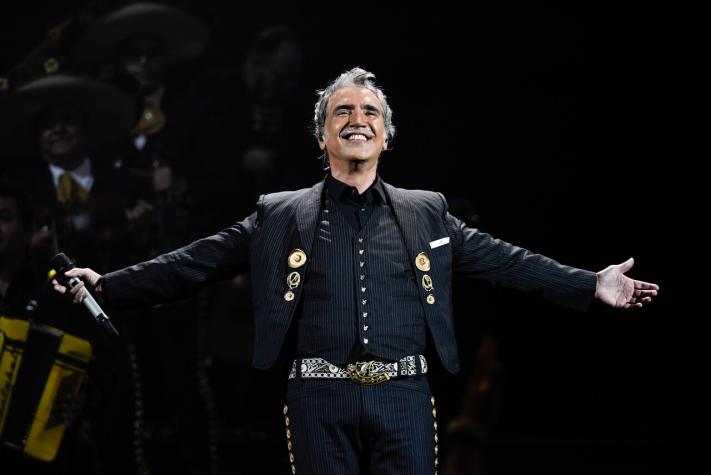 “Cuando lo tienes en vida, hazlo”: Alejandro Fernández confiesa tremendo arrepentimiento tras la muerte de su padre