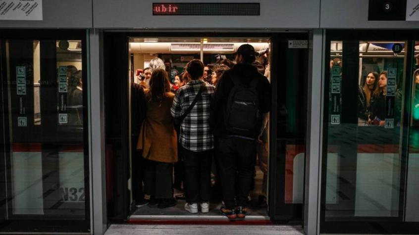 Metro de Santiago: ¿A qué hora abre sus puertas este 13 de noviembre?