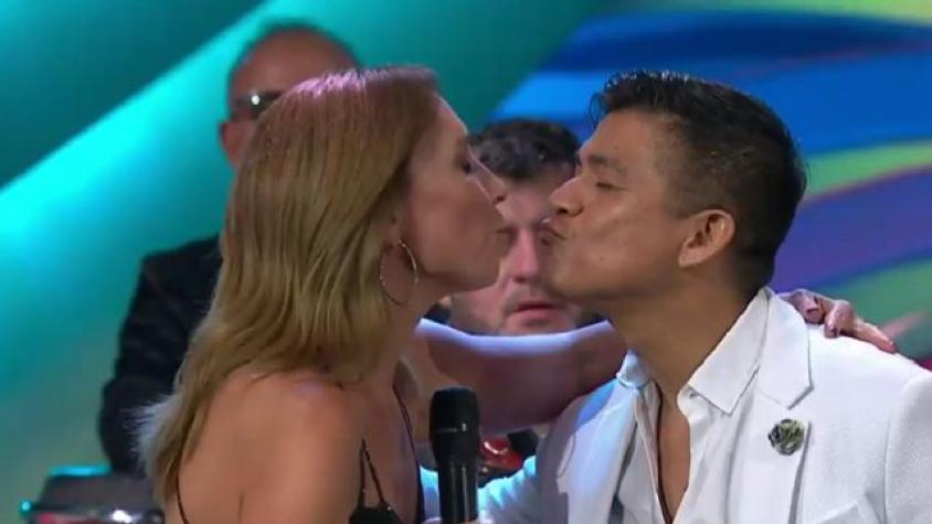 Américo y Karen Doggenweiler recrearon icónico beso