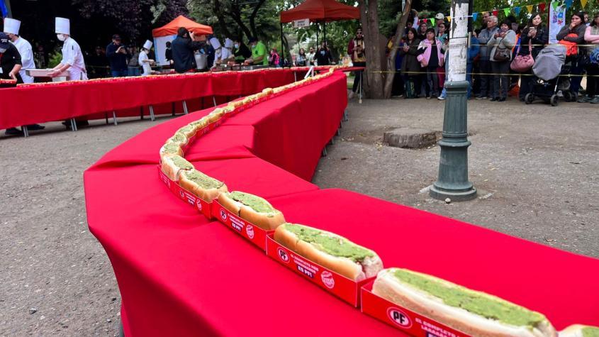 "Se hizo el ruido que queríamos": Creadora del "completo más largo del mundo" de Talca se defiende