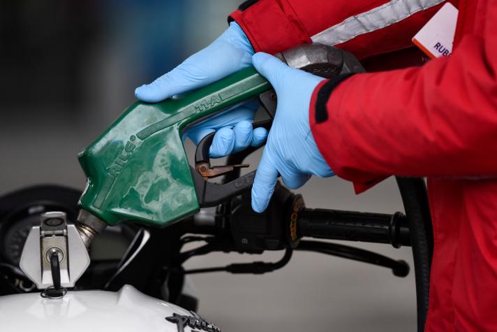 ¿Sube o baja la bencina? Conozca la variación en el precio de los combustibles para esta semana