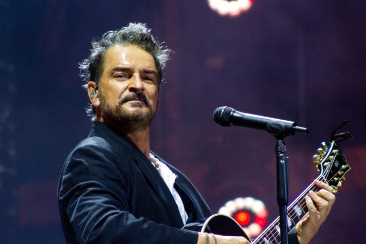 Ricardo Arjona explica el tamaño de su trasero en pleno concierto en Chile