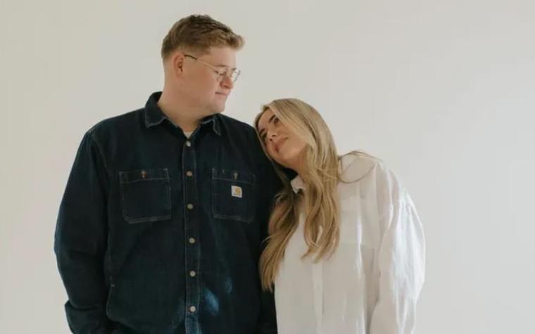 Influencer y su pareja mueren en brutal accidente: iban a ser padres