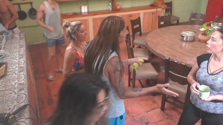 Botota, Angélica Sepúlveda y Daniela Aránguiz pelean en la cocina