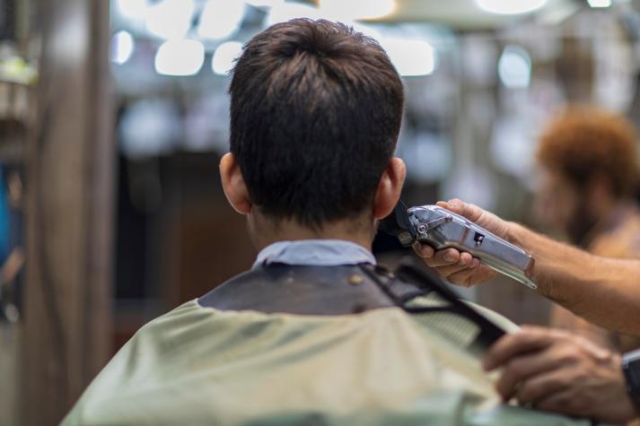 Hombre muere mientras se cortaba el pelo en Argentina