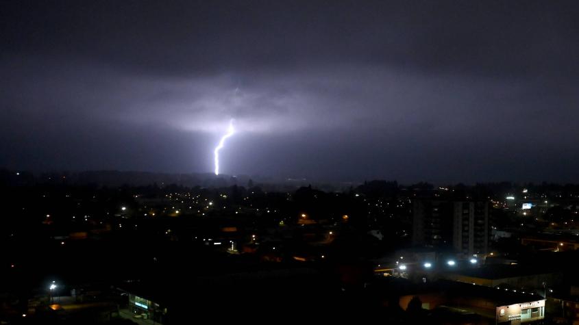 Hasta el viernes: anuncian posibles tormentas eléctricas en 12 regiones del país