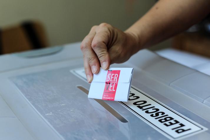 Mujer de 102 años con Alzheimer podría ir a la cárcel: no votó en el Plebiscito