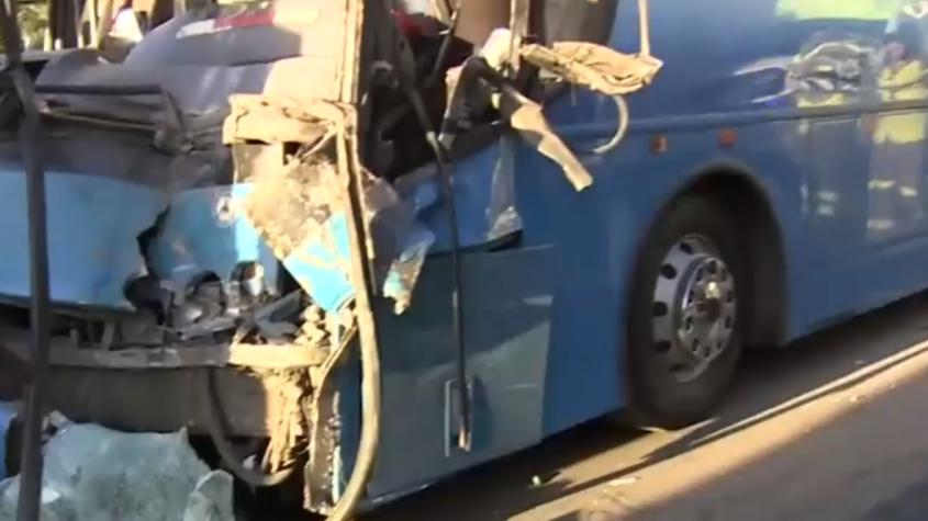 Violento choque de dos buses dejó 19 personas heridas en Conchalí